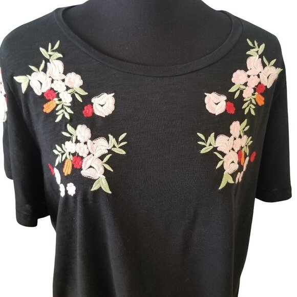 Davi & Dani Floral Black Crew Neck Tee Shirt Top Size 1XL - Picture 1 of 14